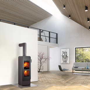 bionic fire EVO in Schwarz mit Stahltür Holz-Kaminofen bionic fire EVO in der Farbe Schwarz mit Stahltüre im modernen Loft
