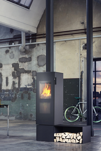 bionic fire STUDIO in Schwarz Im Feuerraum von bionic fire STUDIO entstehen zwei Flammen, eine nach oben und eine nach unten