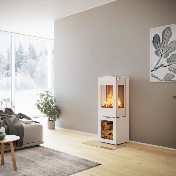 Holz-Kaminofen NEXO 120 in Weiss mit Stahltür und zwei Seitenfenstern mit Holzfach-Modul in dekorativem Wohnraum