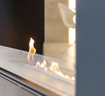 Linke Seite Glasscheibe mit Flamme Austin Schwarz Flamme des Bioethanolbrenners Austin Schwarz