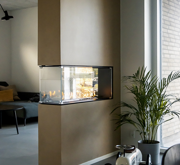 Montreal Raumteiler in modernem Wohnzimmer  Bioethanolbrenner Montreal Raumteiler in modernem Wohnzimmer in brauner Verkleidung